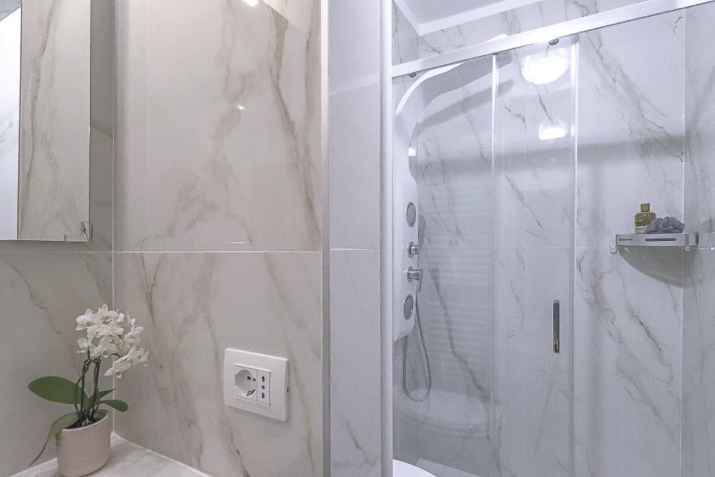 New Private Apt In Como Comfort - Elegant - Comfortable Ngoại thất bức ảnh